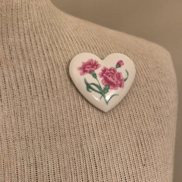 Vintage Avon January Birthday Bouquet Pin - Picture 10 of 13